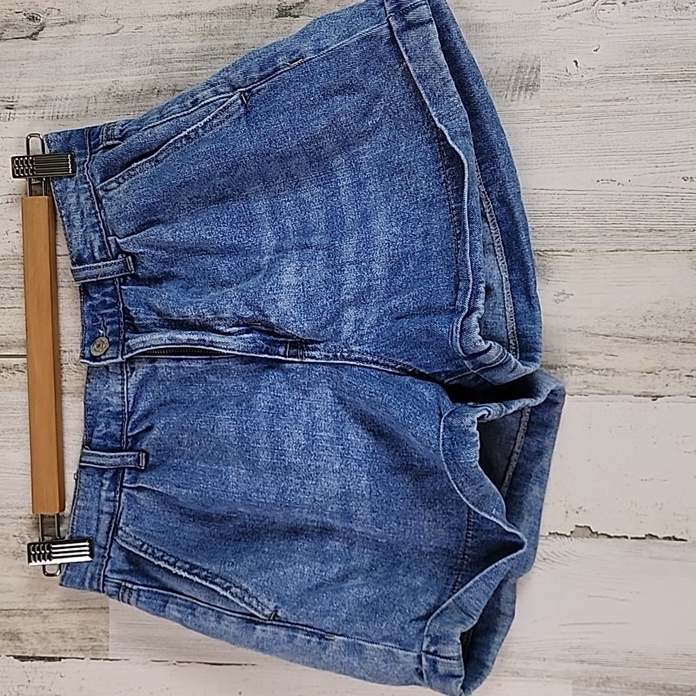 American Eagle mom short light wash cuffed pleated denim blue jean shorts Size 2